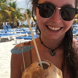 Meet your Posher, Carly